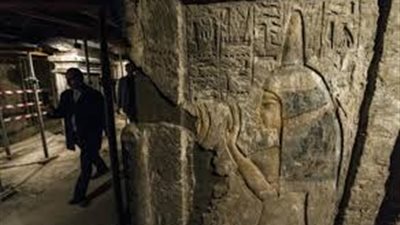 العثور على تمثال لأحد الملوك القدماء بمعبد 