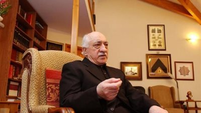 تركيا تفصل10 آلاف موظف حكومي للاشتباه في صلتهم 