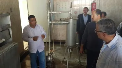 محافظ المنيا يتفقد مصنع العسل الأسود بملوي ويشكل لجنة عاجلة لدراسة موقفه وتشغيله   