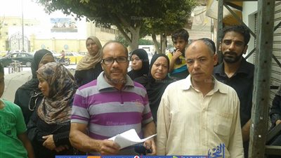 تجمع عشرات الأهالي أمام ديوان المنوفية لحل أزمة شقق الإسكان بـ 