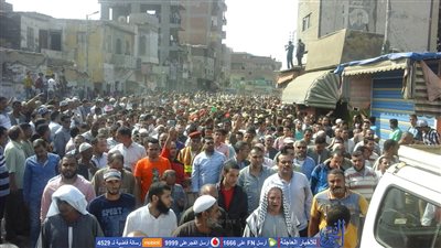 الآلاف يشيعون جثمان شهيد القوات المسلحة بمسقط رأسه بـ