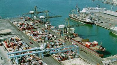 ميناء الإسكندرية يستقبل شحنات ذرة وفحم وقمح