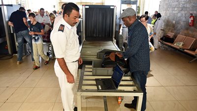 وزير الطيران: مصر تستقبل أنظمة بصمة روسية بالمطارات منتصف نوفمبر 