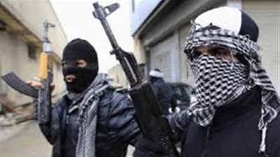 مسلحون يفتحون النار علي اتوبيس مدرسة ويصيبون طالب وسائق 