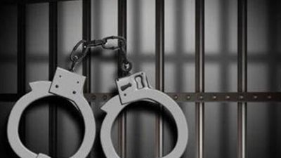 هروب تاجر مخدرات من سيارة ترحيلات بـ