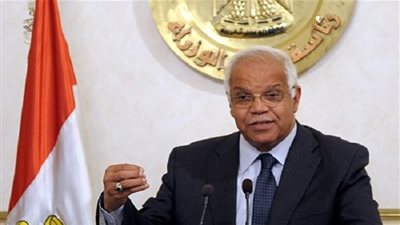 وزير النقل يستعرض أمام 