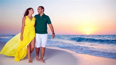 شهر العسل لملكة جمال مصرية يشعل مواقع التواصل الاجتماعي (صور)