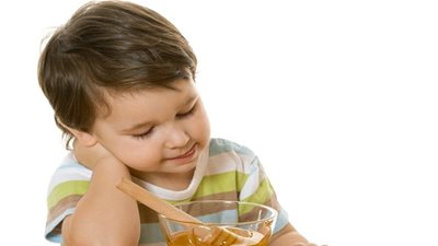 تعرفي على فوائد العسل لطفلك