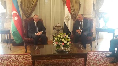 وزير خارجية أذربيجان يحمل رسالة إلى 