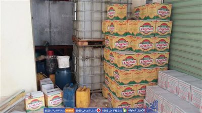 الأمن يداهم مصنع أسفل منزل ينتج زيت مغشوش بدمياط (صور)