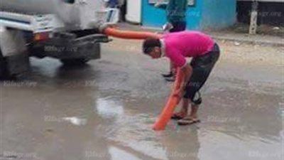 الأمطار تعيق حركة السيارات والمشاه في شوارع دمياط (صور)