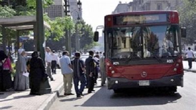 بالصور.. فتاة تفضح متحرش بتصوير جريمته في أتوبيس عام