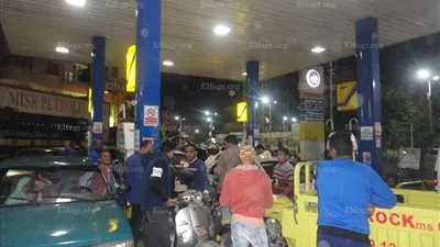 سائقو الغربية من أمام محطات الوقود: 