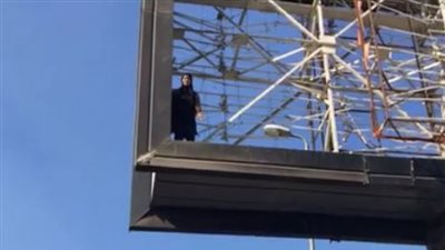 القصة الكاملة وراء محاولة انتحار فتاة من أعلى لوحة إعلانية بماسبيرو