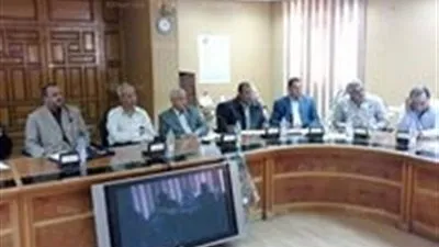 سكرتير عام محافظة الشرقية: يعقد اجتماعاً لبحث مشكلة زيادة تعريفة المواصلات (صور)