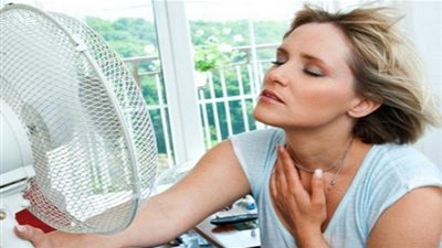 تعرفي على أسباب الهبات الساخنة بعد انقطاع الطمث.. وعلاجها