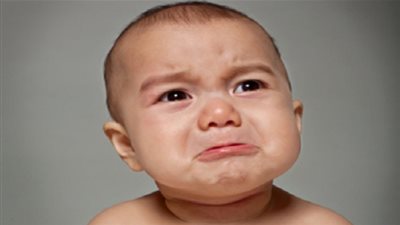 كيف تتصرفين إذا سقط طفلك على رأسه؟