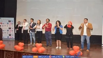 أبطال مسرحية 