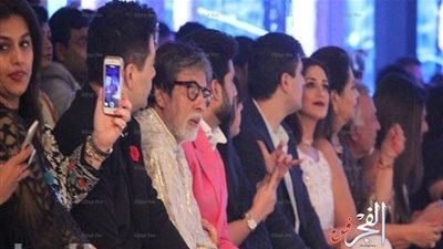 أميتاب باتشان فى عرض أزياء ضخم لـ ابنته بمدينة مومباي (صور) 