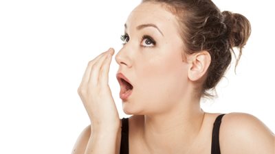 تعرفي على الأطعمة التي تقضي على رائحة الفم  