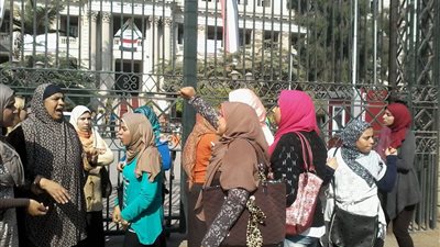 رئيس جامعة بنها يحل أزمة معتصمي خريجي التمريض