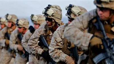 جنود أمريكان يصلون 