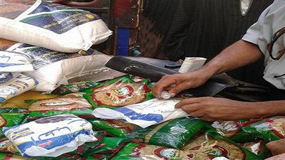 ضبط مواد غذائية فاسدة داخل «هايبر» شهير ببني سويف