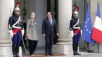 هولاند يظهر دعماً ضمنياً لكلينتون