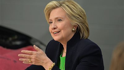 كلينتون تقترب من التربع على عرش الرئاسة الأمريكية