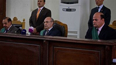 تأجيل محاكمة ٣ متهمين بـ