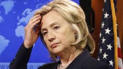 عزمي مجاهد ساخرًا: هيلاري كلينتون أصابتها لعنة الفراعنة