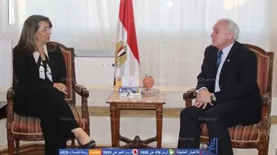 غادة والي تستقبل الرئيس الجديد للجامعة الأمريكية‎ 