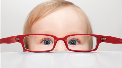 نصائح للعناية بنظر طفلك.. تعرفي عليها