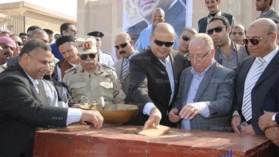 أبوزيد: مطروح تواجه دعوات التظاهر بالبناء (صور)