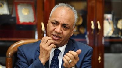 مصطفى بكري يطالب بسحب السفير المصري من قطر