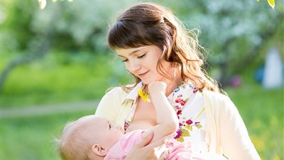 نصائح لزيادة لبن الأم بطرق طبيعية وآمنة