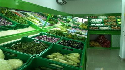 تعرف على سر وضع المرايا العاكسة في محلات بيع الخضار والفاكهة! (صور)