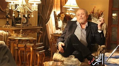 وصول عربة جثمان الساحر محمود عبد العزيز (صور)