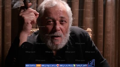 صورة - الأهلى ينعي محمود عبد العزيز بلقطة نادرة له مع نجوم القلعة الحمراء 