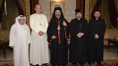 الأنبا إسحق بعد وصوله الكويت: سعيد بزيارتي لدولة التعايش بين مختلف الأديان