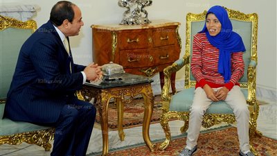 السيسي يوجه بتوفير سيارة نقل لفتاة الإسكندرية.. ويتحمل تكاليف زواج أخيها