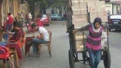 تصرف مفاجئ للرئيس السيسي مع فتاة الإسكندرية في نهاية اللقاء 