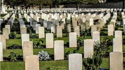 أبو كريم.. حارث جثث الأجانب على أرض المحروسة (تقرير بالصور)