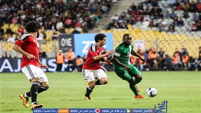 ظهير منتخب مصر يتغزل في عمر جابر بعد الفوز على غانا (صورة)