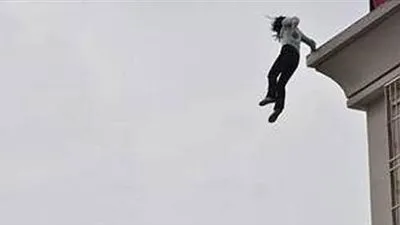 قفز شاب وفتاة من شرفة منزل عرايا أثناء مداهمة وكر دعارة بالشرقية