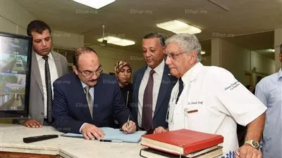 فرحات ووالي يتفقدان إحدى دور المسنين بالإسكندرية (صور)