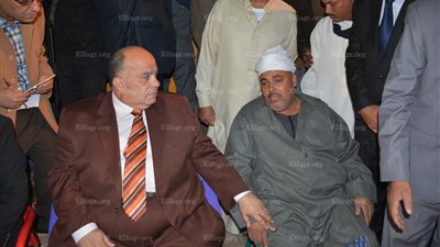 محافظ الدقهلية يزور مسقط رأس شهيد سيناء لتأدية واجب العزاء (صور) 