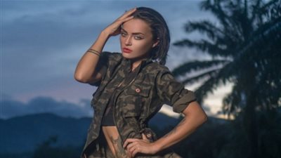 3 طرق بسيطة وراقية لارتداء السترة العسكرية (صور)