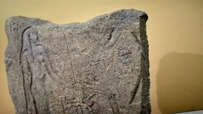 سويسرا تعيد منحوتة حجرية لمصر