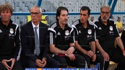 شاهد.. كيف أثار سامة نبيه وناجي الجدل بمصافحة للمدرب الإسرائيلي